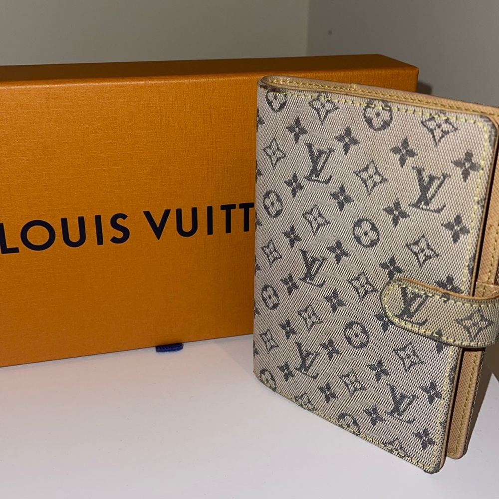Louis Vuitton Tan/Gray Notebook w/3 Card Holders Perfect Christmas gift!